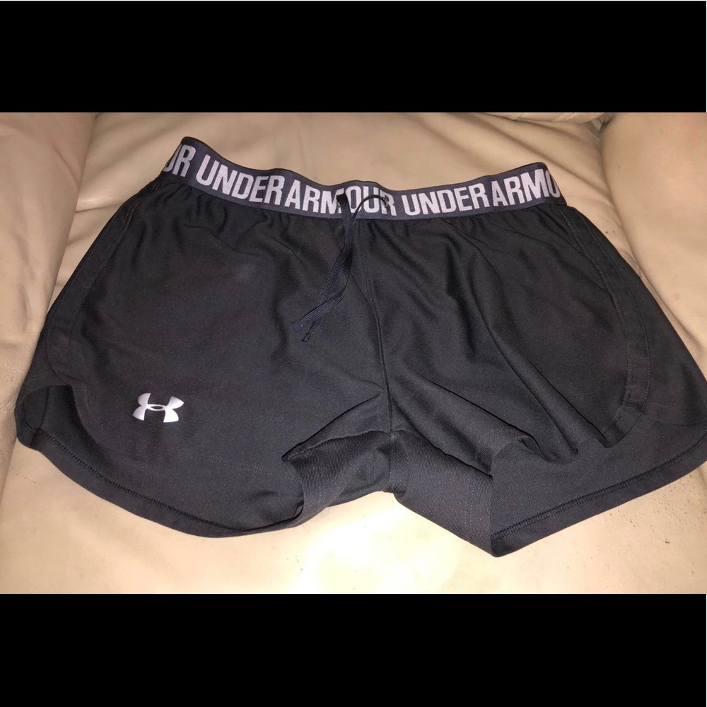 Women’s under armour shorts size small